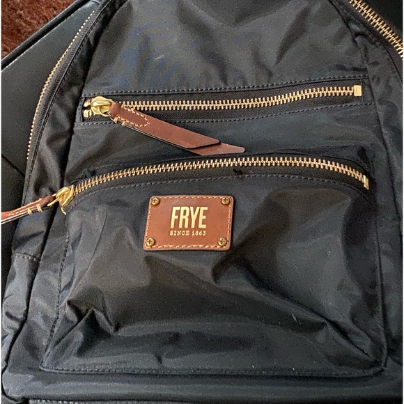 Frye black with leather accent
L17
Will fit my 13 in dell and larger - Picture 2 of 10